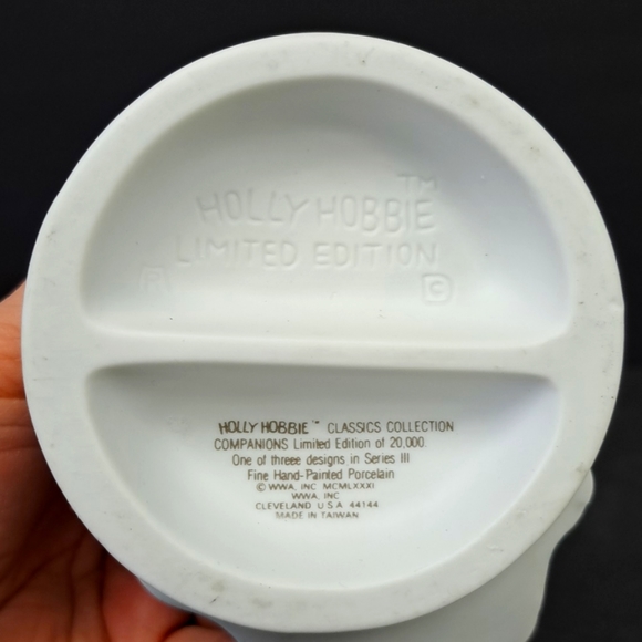 Vintage 1981 "Hollie Hobbie" fine porcelain figure with her cat and kittens - Picture 4 of 10